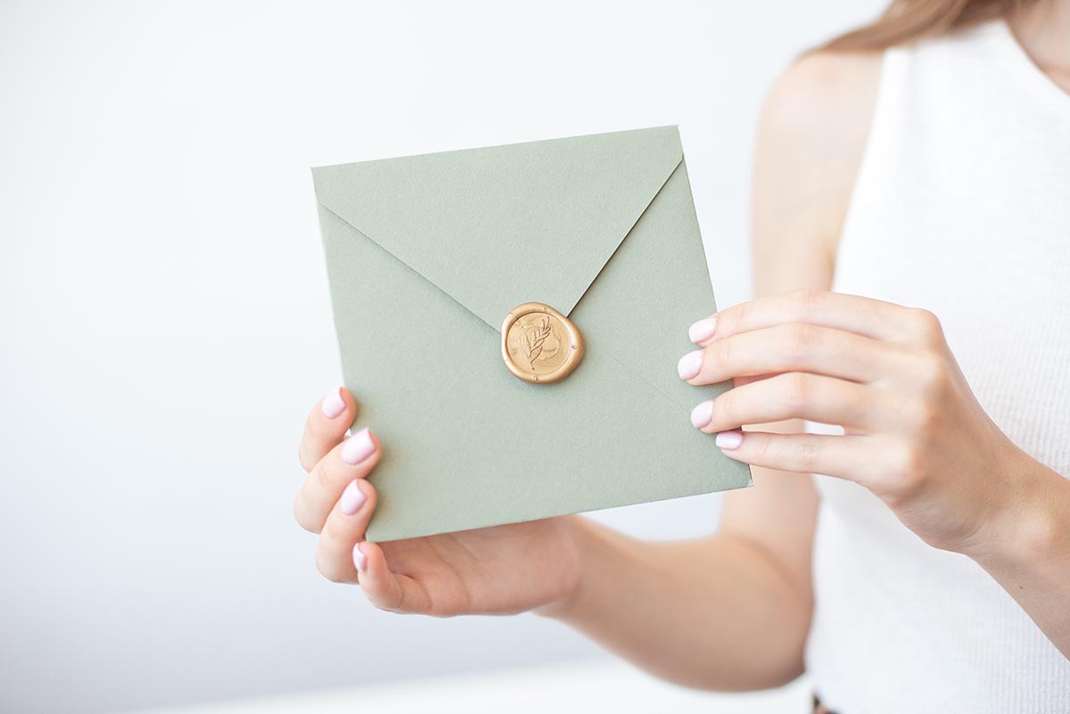 How many invitations should you order?